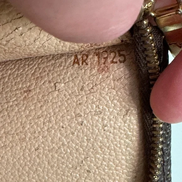 ❗️SOLD❗️Louis Vuitton monogram pouch - Picture 8 of 10